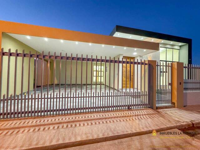 #296 - Casa para Venta en La Romana - La Romana