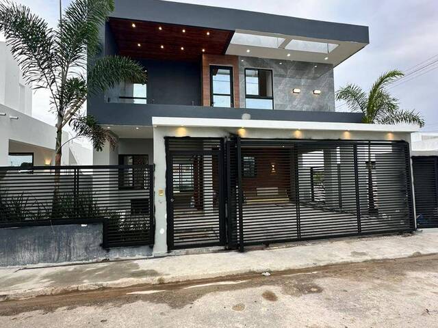 #297 - Casa para Venta en La Romana - La Romana