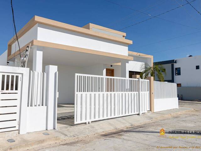 #300 - Casa para Venta en La Romana - La Romana - 2